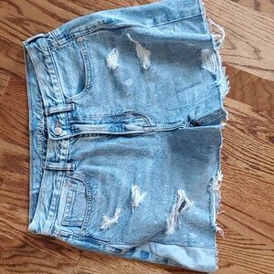 American Esgle Mom Jean shorts size 6